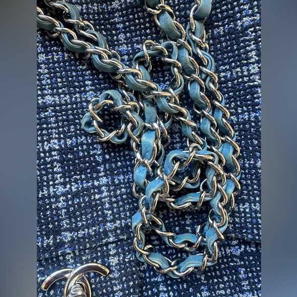 Chanel Classic Single Medium Flap Bag Tweed and calfskin 18x 2014 - Picture 17 of 17